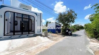 Bán nhà lầu sổ hồng riêng xe hơi trước cửa