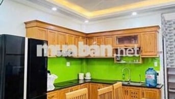 Nhà mới sẵn nôi thất ,4pn 4wc, ôtô vô nhà .đg 7m thông