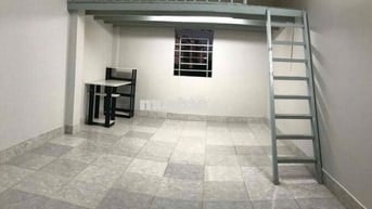 Trống phòng 45m có gác kệ bếp 2 cửa sổ ngay him lam Q7