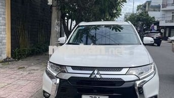 Mitsubishi Outlander 2022 Trắng