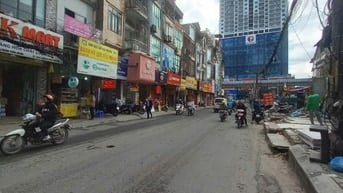 Hàng hiếm mặt phố Nguyễn Tuân  