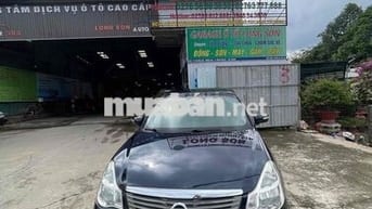 Xe gia đình đang chạy ngon