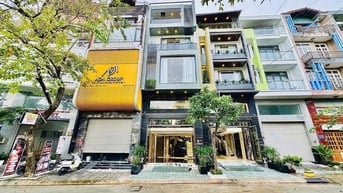 Cần tiền bán gấp nhà Phan Văn Hân. Phường 17. Bình Thạnh. Giá 3 tỷ 990