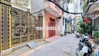 Nhà đẹp Khương Hạ 40m² – Ba gác đỗ cửa – 25m ra ô tô –Ở ngay không sửa