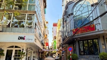 Bán nhà phân lô Hoàng Cầu 63m2,oto tránh,2thoáng,kinh doanh, 26.5tỷ. 