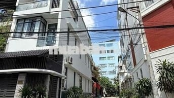 NHÀ HẺM XE TẢI SÁT GIGAMALL, NỘI THẤT CƠ BẢN MÁY LẠNH VÀ SÂN ĐẬU ÔTÔ