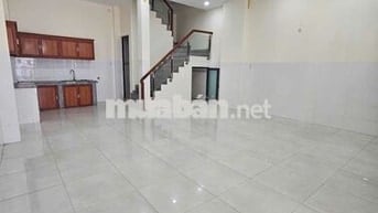 Nhà mới 5p6wc, sân trước rộng để xe máy,đi gv tb gần. Đường 6m