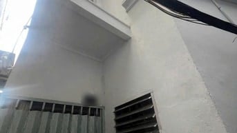 Nhà hai lầu mặt hẻm thoáng mát giữa vùng tiện nghi ở trung tâm Tp.hcm