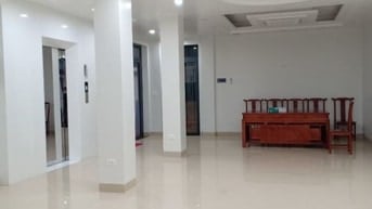 Cho thuê nhà ngõ 199 hồ tùng mậu 130m x 7T thang máy