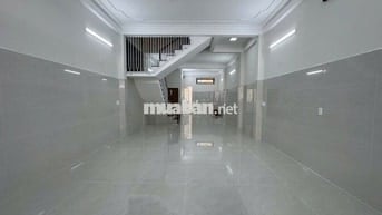 Nhà khu Phạm Văn Đồng trống suốt – Vị trí đẹp, phù hợp kinh doanh