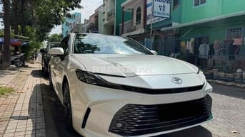 Toyota Camry 2025 2.5HV (Hybrid) - 8000 km