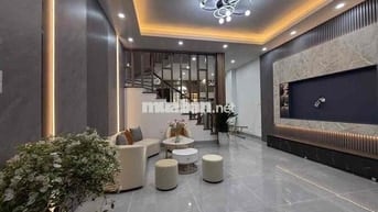 NHÀ V.I.P Ngọc Lâm cạnh con phố ẩm thực . ô tô đỗ cửa