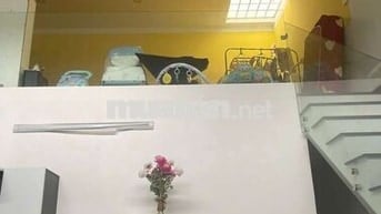 Cần bán 2 căn nhà, 1 căn mặt tiền và 1 căn hẻm đuờng LÝ THÁI TỔ