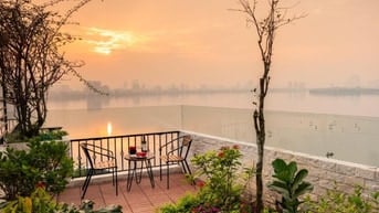 Bán toà căn hộ dịch vụ mặt Hồ Tây, 35 phòng