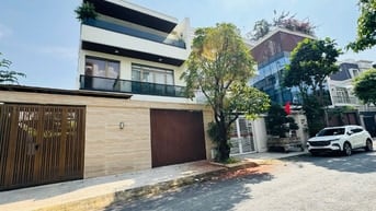 Chính chủ bán gấp Biệt thự Quận 2 Hồ Bơi sân vườn 240m2 giá chỉ 55 tỷ