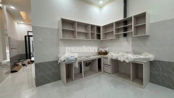 Chú 6 kẹt tiền bán căn nhà mới sửa SHR 150m2 960 triệu TL