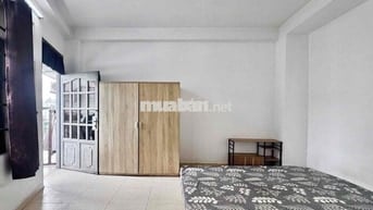 CUỐI THÁNG TRỐNG PHÒNG BAN CÔNG LỚN