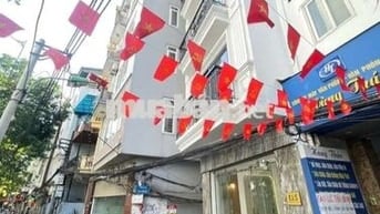 Tôi cần bán nhà mặt phố Cự Lộc 7tầng tầng thang máy full nội thất.