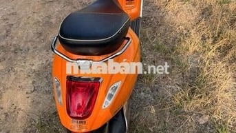 xe nhà đi cần bán vespa2015 gtdd chính chủ kí giấy