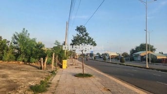 Bán GẤP đất VÒNG XOAY  PHƯỜNG LONG HƯƠNG, giá 250tr/ 1 mét ngang