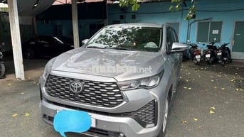 Toyota Innova Cross 2025 - 1300 km