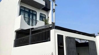 NGỘP NGÂN HÀNG NÊN CHỦ GỬI BÁN GẤP CĂN NHÀ LẦU  MỚI HOÀN THIỆN 100M2 C