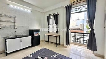 Căn hộ Studio ban công full nội thất ngay ngã 4 Phú Nhuận