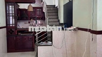 Nhà MT Đs 4 p11 gv cũ 3.2x12m 2lầu 3pn 2wc. Gần công viên Làng Hoa