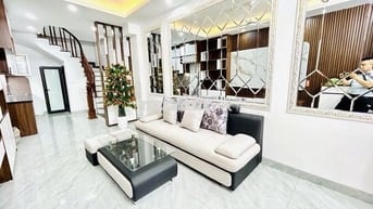 Tân Mai nhà mới oto đỗ cửa, 4 ngủ, nội thất xịn, kinh doanh, sẵn sổ đỏ