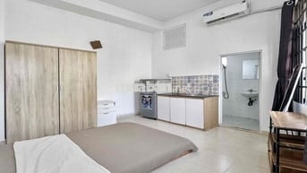 chính chủ phòng full nội thất có ban công lớn ngay CMT8 -Tô Hiến Thành