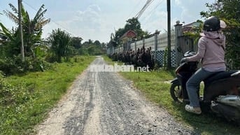 Cần sang nhượng lô đất Mỹ Hạnh, Đức Hoà, DT 299m2, giá chưa tới 1 tỷ