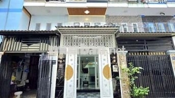 Nhà có sổ hồng hẻm xe hơi hai lòng. Cần bán