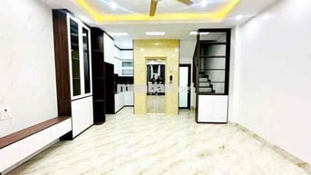 Bán Gấp Nhà 5 Tầng Thang Máy Phố Tứ Liên 40m2 Hơn 8 Tỷ