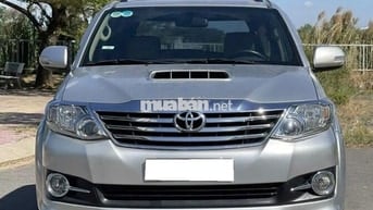 Toyota Fortuner 2016 máy dầu số sàn, màu bạc