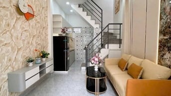 Cần bán gấp nhà Hùng Vương Quận 5 – 2PN, nhà kiên cố