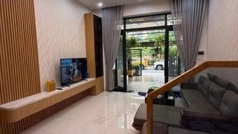 NHÀ MẶT TIỀN ĐỐI DIỆN CHUNG CƯ KINH DOANH TỐT - FULL NỘI THẤT XỊN