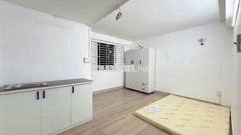 Studio cửa sổ lớn full nội thất ngay mặt đường ng tri phương