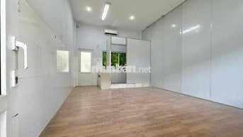 PHÒNG  THOÁNG, SÂN RỘNG, NHÀ VỆ SINH TO LINH TRUNG-GẦN NGÃ TƯ THỦ ĐỨC