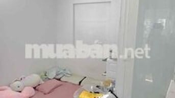 Phòng ngủ tách bếp riêng biệt, có ban công nhỏ