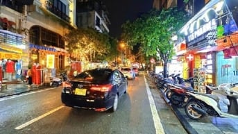 Bán nhà đẹp mặt phố Hàng Thùng, DT 60 m2, mặt tiền rộng, vị trí đẹp!