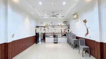 Nhà trệt 2 lầu full nội thất KDC 91B