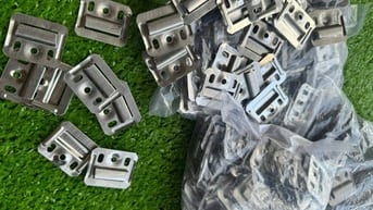 KE ( KẸP / BASS ) INOX XẢ KHO HÀNG MỚI 100% 