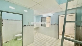 Phòng trọ gác đúc có cửa sổ trời ở đc 2-3 người gần CV Gia Định