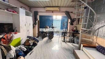 GẤP!! Nhà 2 tầng 35m2, 1.8 tỷ SHR HOÀN CÔNG, sát mặt tiền, kế Quận 7