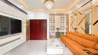 2tỷ2 nhà chính chủ ngộp cần bán hẻm Hậu Giang Q6 -3tầng 6PN 6WC hẻm 5m