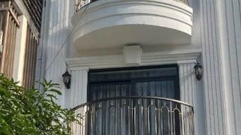 CẦN BÁN GẤP MẶT ĐƯỜNG 32, XÂY 8 TẦNG THANG MÁY TẦNG 2 PHÒNG DT 100m2 M