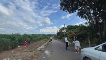 Cần sang nhượng 225m2 đất mt dh507, giá rẻ, sổ sẵn công chứng ngay