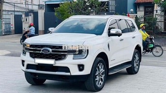 Ford Everest 2024 Titanium 2.0L 4x2 AT - 7600 km