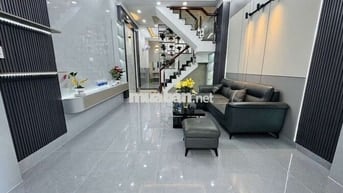 NHÀ ĐẸP 4 TẦNG – HẺM XH TRÁNH – 52m² – 6PN – KHU VIP LÊ THỊ RIÊNG, Q12