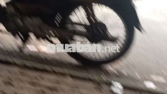 Xe nhà đang đi kẹt cần bán ae quan tâm ***